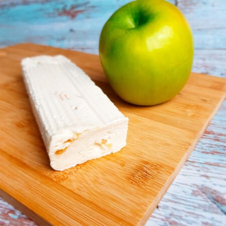 Queso Gaia de cabra con manzana