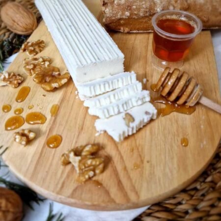 Queso Gaia de cabra con miel y nueces